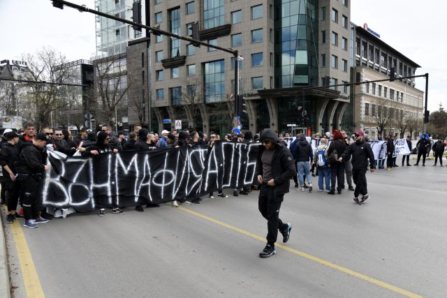 Варна не помни такова нещо: Фенове на Черно море, Спартак и ЦСКА дружно в името на футбола (ВИДЕО+СНИМКИ) 