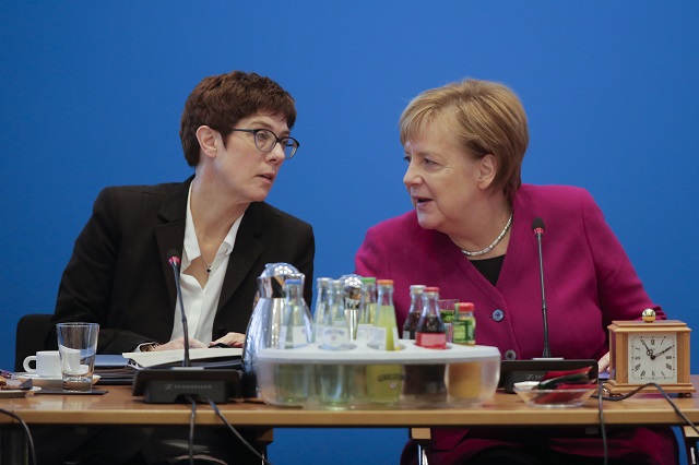 Край! Меркел спира с политиката (СНИМКИ)