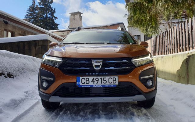 Тест и цени на новия кросоувър на Dacia 
