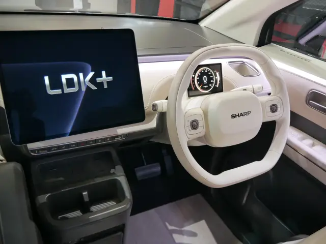 Sharp LDK+: Когато телевизор и хладилник решиха да се превърнат в кола