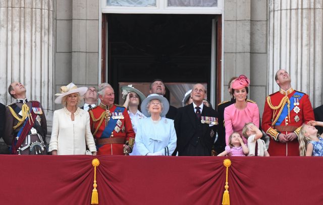 The Guardian: Децата на принц Хари и херцогиня Меган ще наследят нови кралски титли