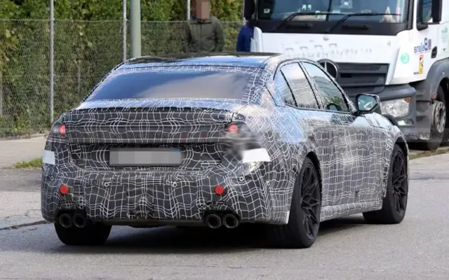 За радост на феновете новото BMW M3 Neue Klasse запазва шестцилиндровия си двигател