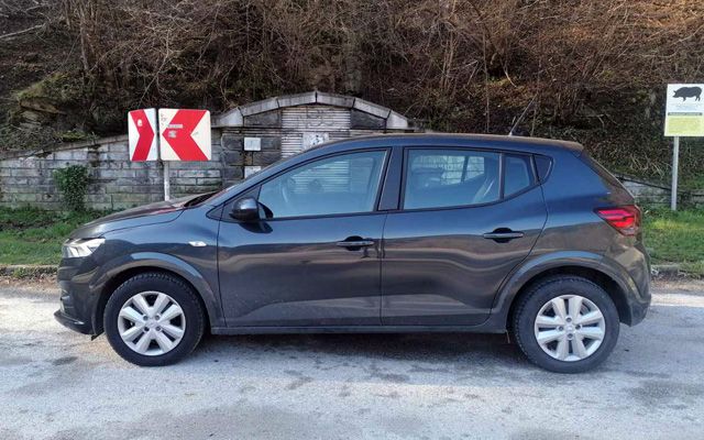  Тествахме новата Dacia с фабрична АГУ 