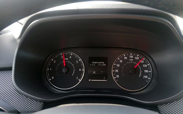  Тествахме новата Dacia с фабрична АГУ 