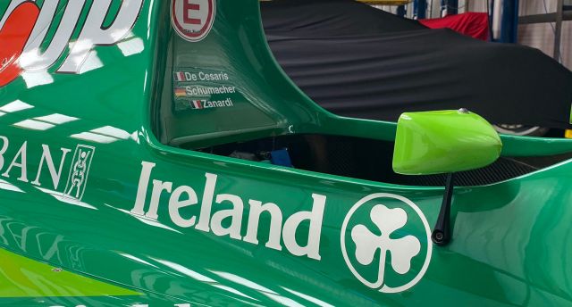  Продава се първият болид от Формула 1 на Шумахер 