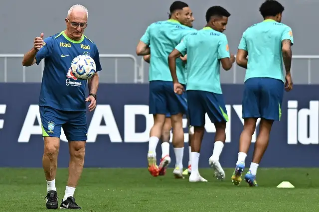 Бразилия публично уволни селекционера си