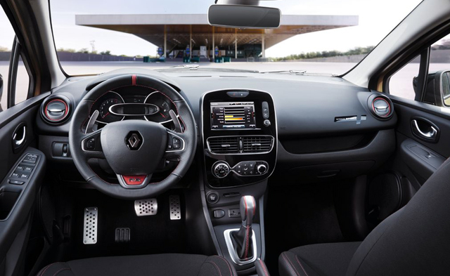 Новото Clio R.S. с ауспуси Akrapovic