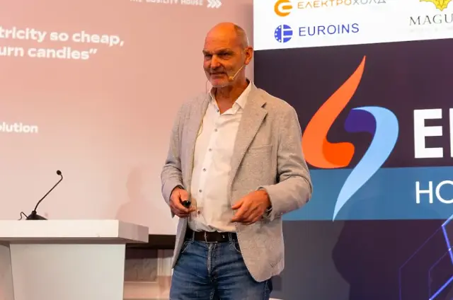 Електрохолд Трейд към този момент предвижда и балансира производството на 4 000 ВЕИ централи