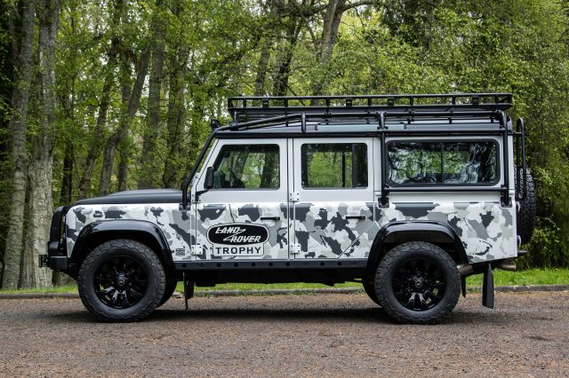 Land Rover представи „оригиналния“ Defender с цена от 270 хиляди евро