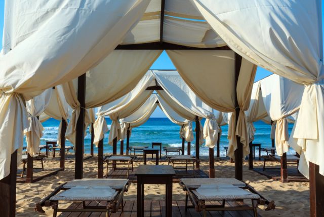 Какво може да си купите за 1000 евро на най-скъпия плаж в Европа? - 2