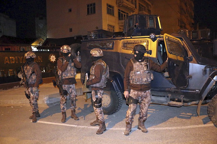 В Турция арестуваха над 400 заподозрени за връзки с Ислямска държава