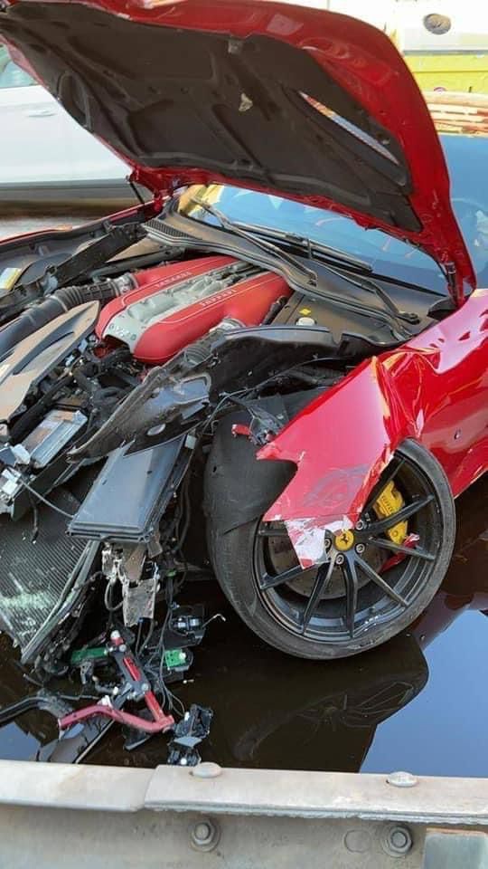  Футболист остави Ferrari на автомивка - върнаха му я потрошена 