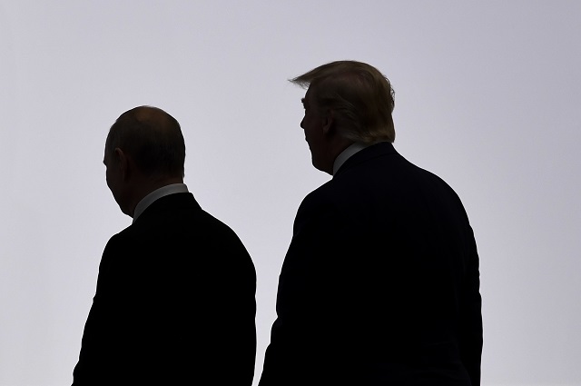 Най-после! Тръмп и Путин на четири очи (СНИМКИ)