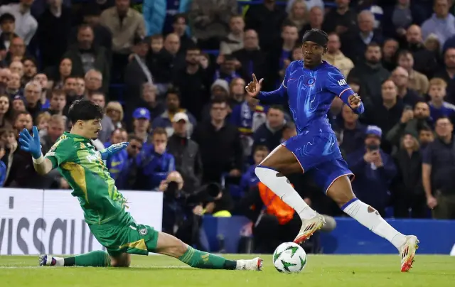 Челси изгуби на " Стамфорд Бридж ", само че се класира на полуфинал в Лигата на конференциите