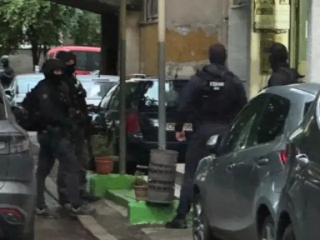 МВР разпространи СНИМКИ и ВИДЕО от ареста на прокурорския син Васил Михайлов | ФАКТИ.БГ МВР разпространи СНИМКИ и ВИДЕО от ареста на прокурорския син Васил Михайлов