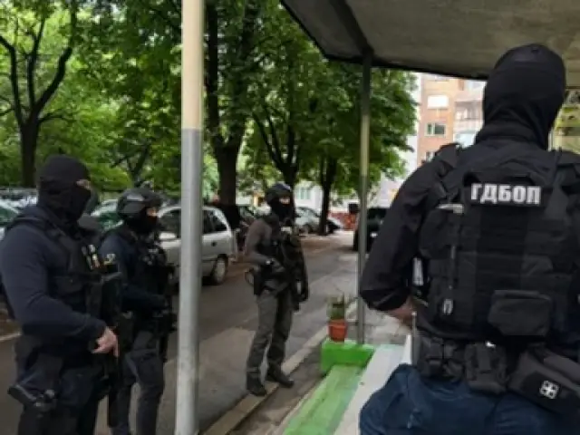 МВР разпространи СНИМКИ и ВИДЕО от ареста на прокурорския син Васил Михайлов | ФАКТИ.БГ МВР разпространи СНИМКИ и ВИДЕО от ареста на прокурорския син Васил Михайлов