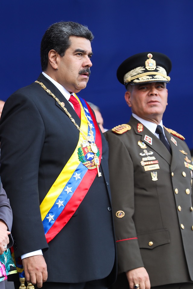 Мадуро - сам срещу всички