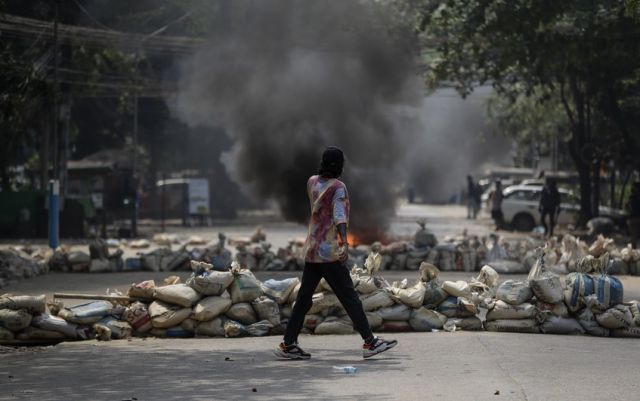  За 1 ден убиха 90 военни (СНИМКИ) 