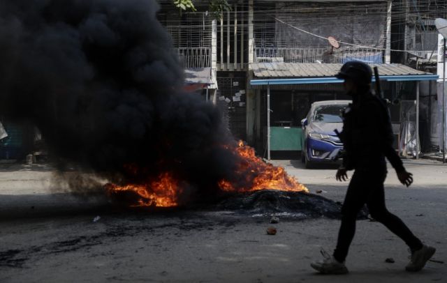  За 1 ден убиха 90 военни (СНИМКИ) 