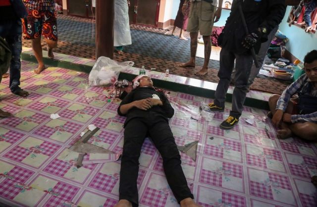  За 1 ден убиха 90 военни (СНИМКИ) 