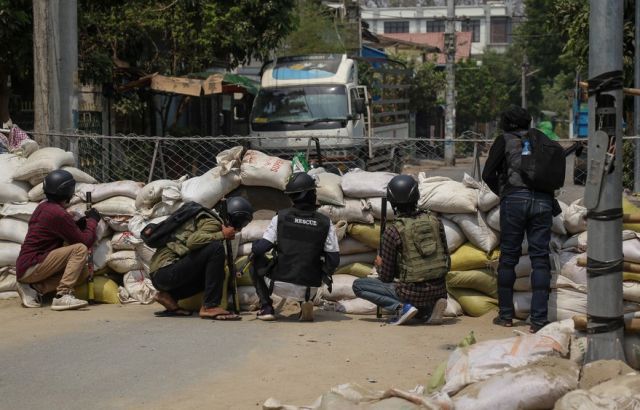  За 1 ден убиха 90 военни (СНИМКИ) 