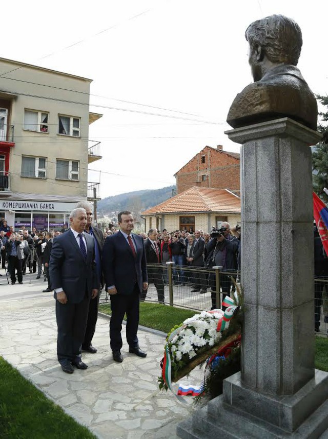 Герджиков и сръбския вицепремиер почетоха Левски в Босилеград (Снимки)
