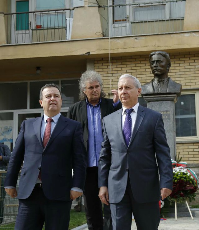Герджиков и сръбския вицепремиер почетоха Левски в Босилеград (Снимки)