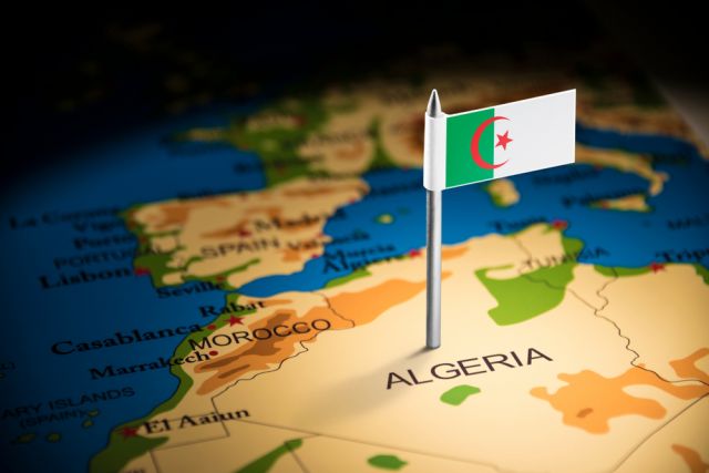 Алжир отбелязва с военен парад 60 години независимост от Франция 