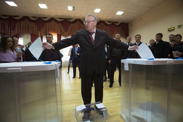 Как Русия гласува за парламент (Снимки)