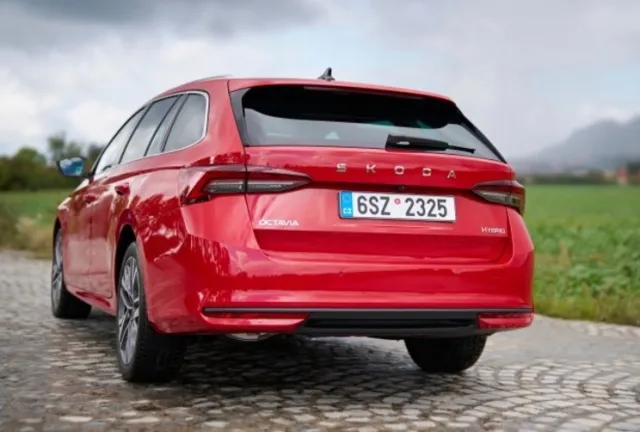 Skoda Octavia стана първият пълен хибрид на марката