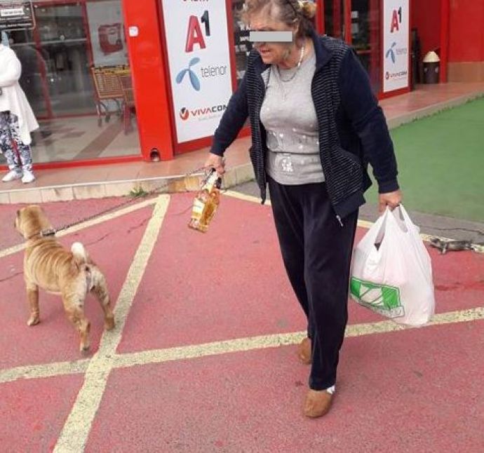 Жена насъска кучето си да разкъса малко коте на улицата (СНИМКА 18+)