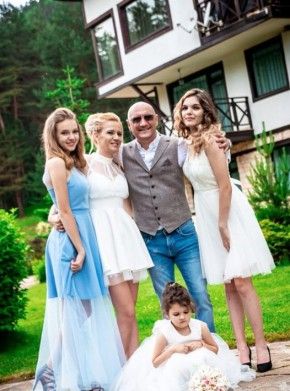 `Изненадваща