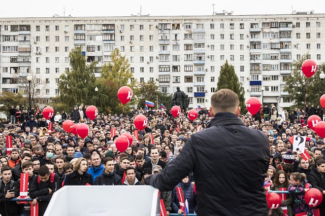Навални отново в затвора (СНИМКИ)