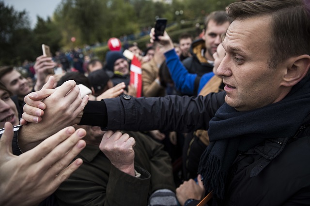 Навални отново в затвора (СНИМКИ)