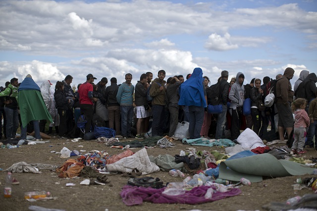 Брюксел: ЕС може да принуди членовете си да приемат бежанци