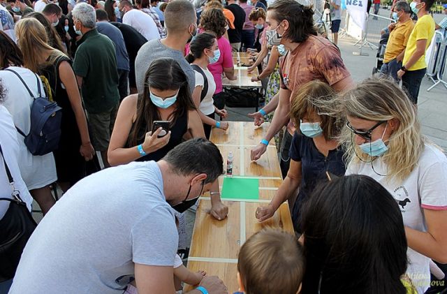  Българско бебе на 25 дни взе участие в обред за Рекордите на Гинес (СНИМКИ) 