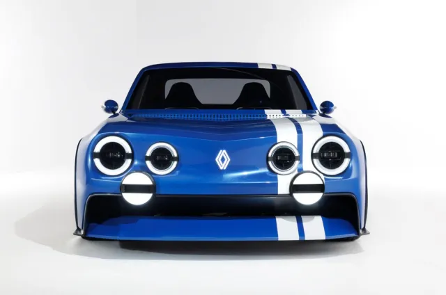От Булгаррено до електрическото бъдеще или какво представлява новото Renault 8 Gordini