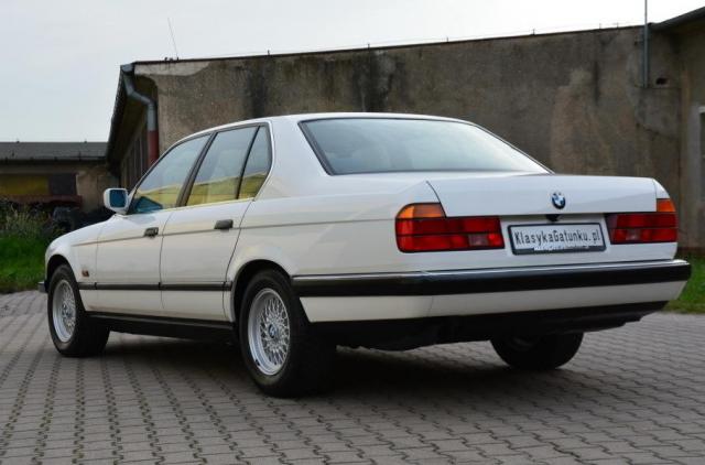 Някой да търси чисто ново 28-годишно BMW 7er?