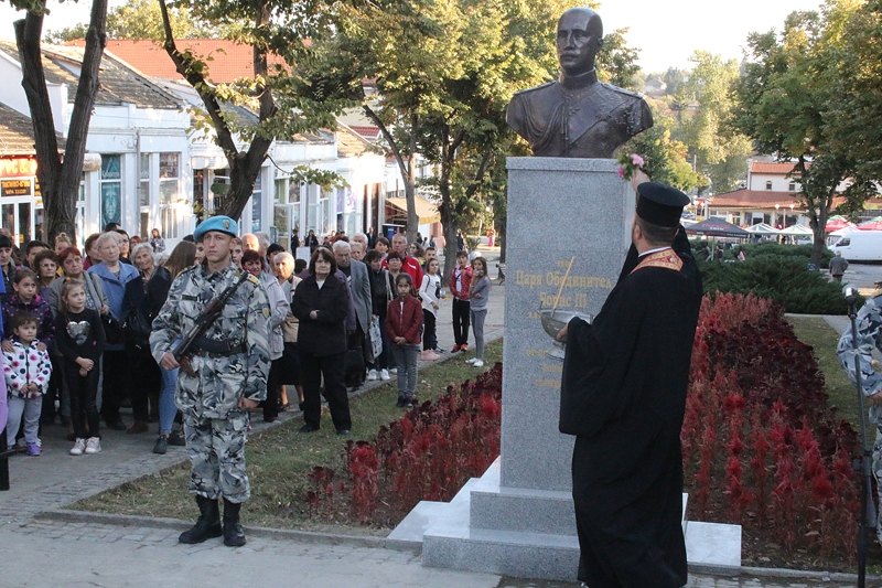 Откриха паметник на Цар Борис III в Попово