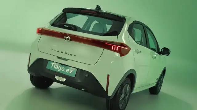 Tata показа компактен хечбек с ДВГ за 4100 евро и електричка за 8000 евро