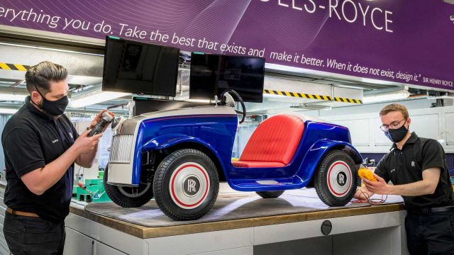  Rolls-Royce възвърне първата си електрическа кола 