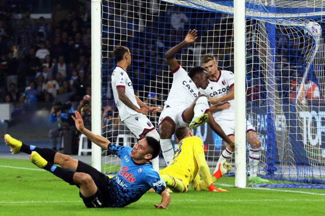  Наполи записа 10-ата си поредна победа против Болоня в голово шоу 