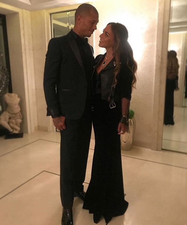 Милиардерка забременя от най-красивия затворник (СНИМКИ)