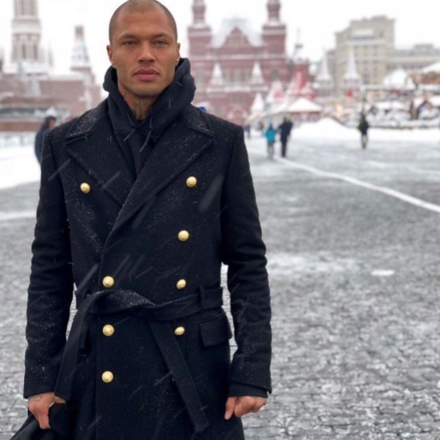 Милиардерка забременя от най-красивия затворник (СНИМКИ)