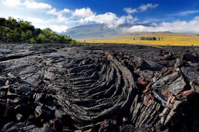 Турист откри бомби на склона на вулкан в Хавай (СНИМКИ)