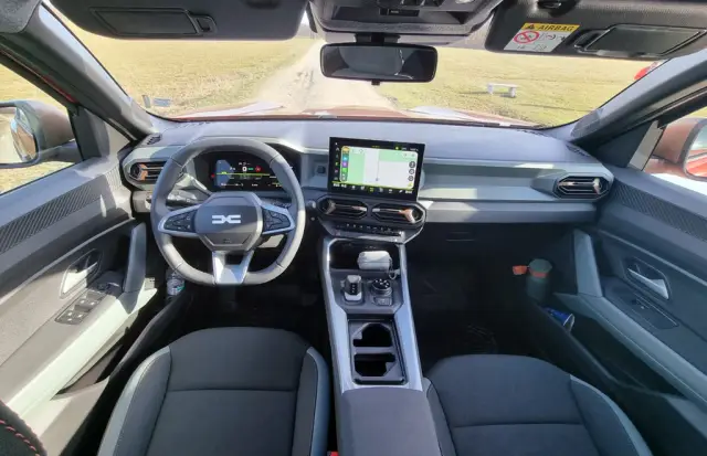 Тествахме най-скъпата Dacia - 4x4, хибрид, автоматик и фабрична АГУ