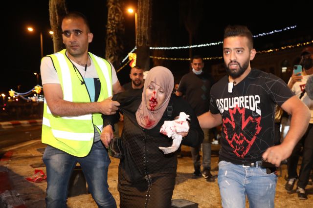 Над 90 ранени при нови сблъсъци в Ерусалим (СНИМКИ)