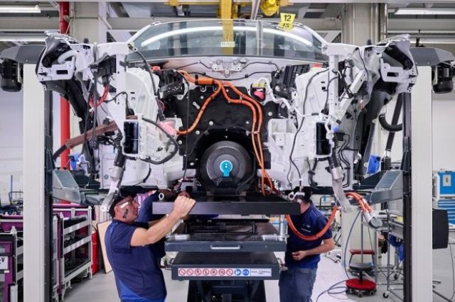BMW започна производството на водородния iX5