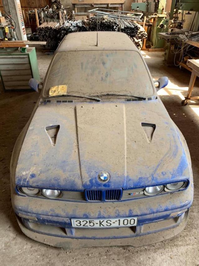 Откриха култови BMW-та, захвърлени в Косово