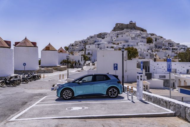  Полицията в Гърция ще употребява електрическия VW ID.4 